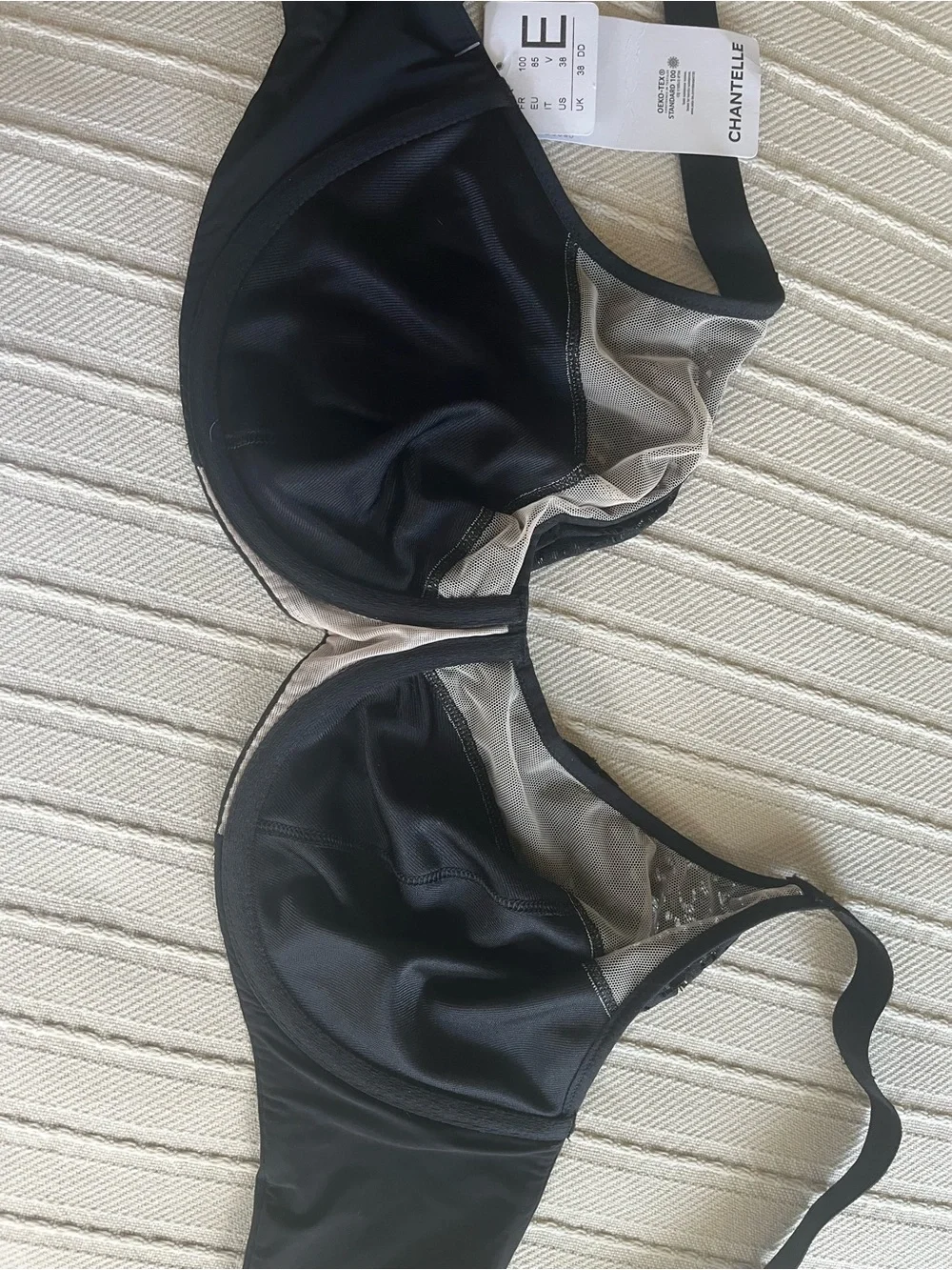 Chantelle underwire bra size 38DD